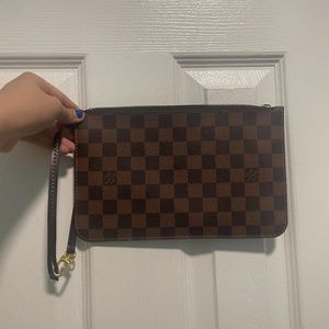 Louis Vuitton (Damier Ebene Print) Pochette
